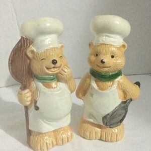 Vintage salt and pepper shakers - bear chefs , frying pan and pizza board-used.